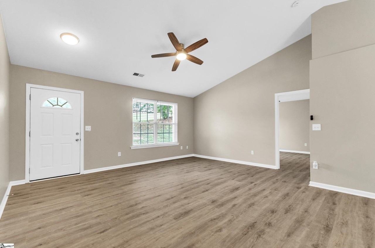 138 Robin Ridge Cir - Photo 2 of 11