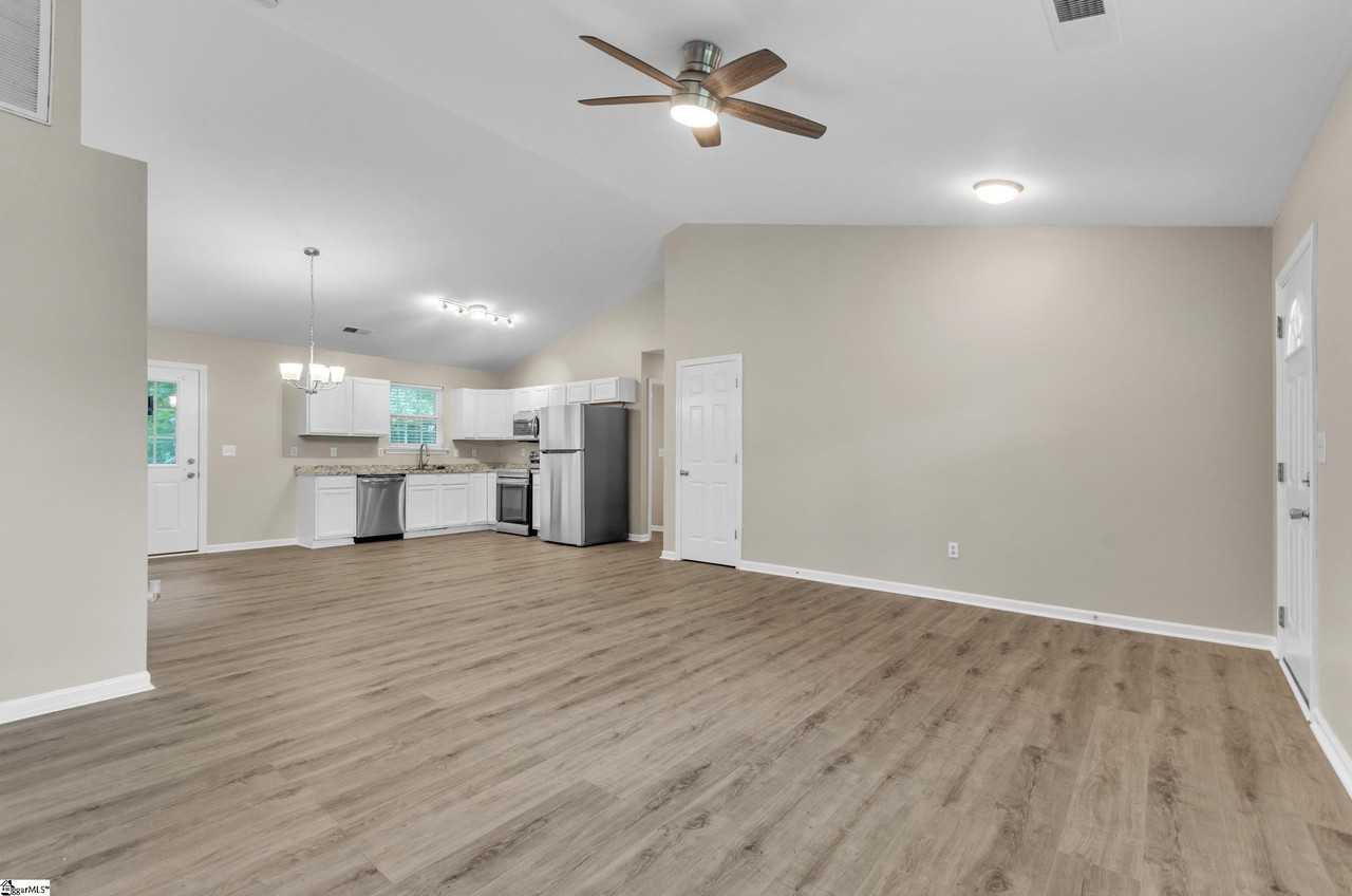 138 Robin Ridge Cir - Photo 4 of 11