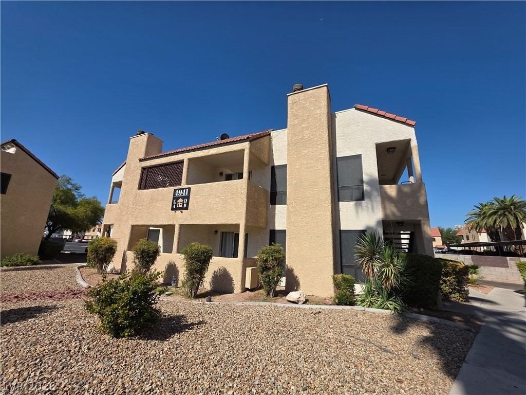 4941 Newport Cove Dr #B - Photo 3 of 50