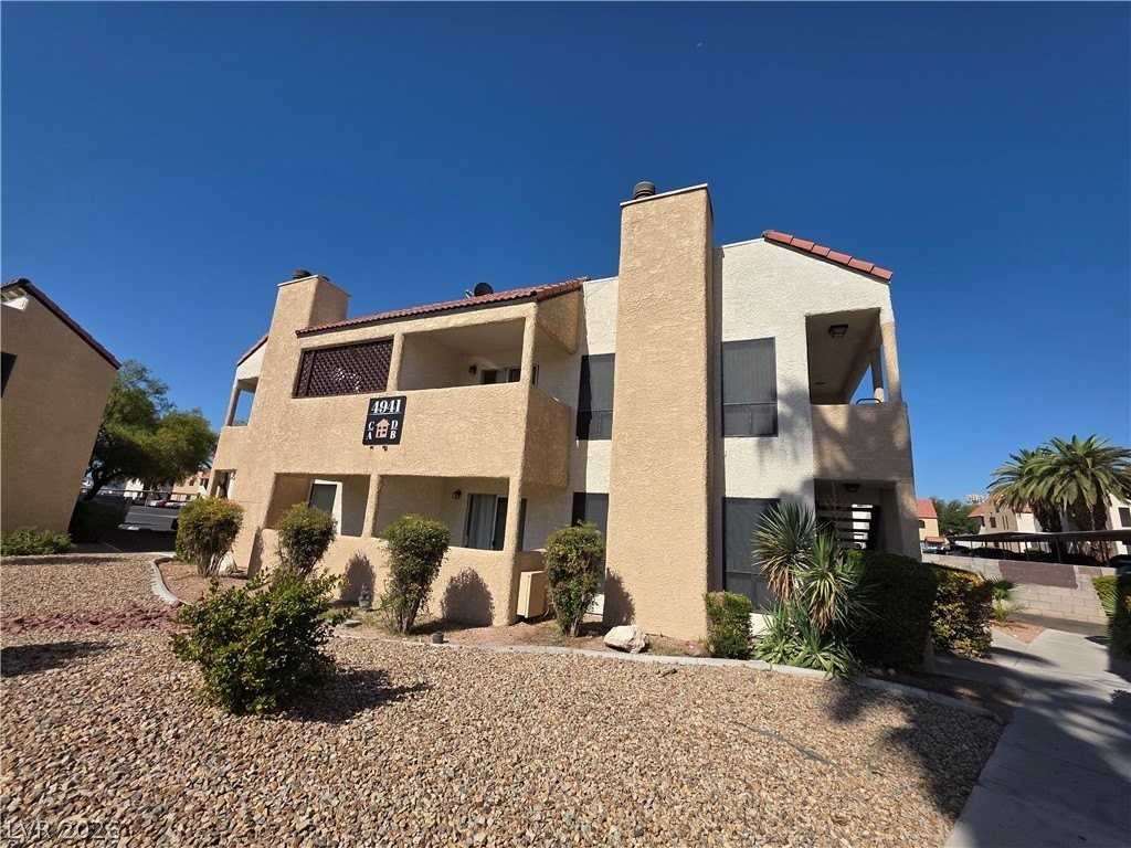 4941 Newport Cove Dr #B - Photo 4 of 50