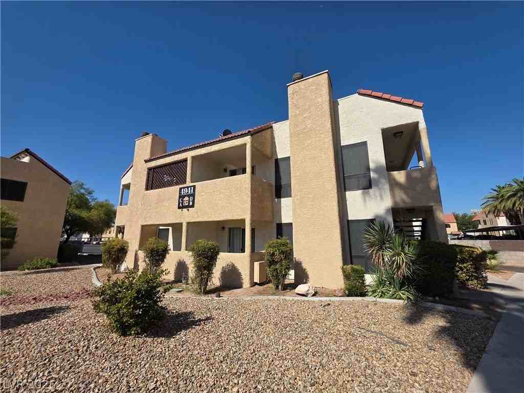 4941 Newport Cove Dr #B - Photo 5 of 50