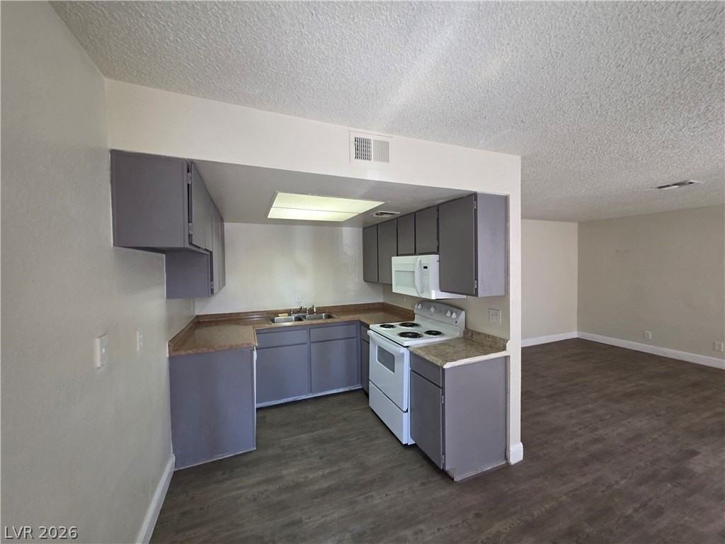 4941 Newport Cove Dr #B - Photo 7 of 50