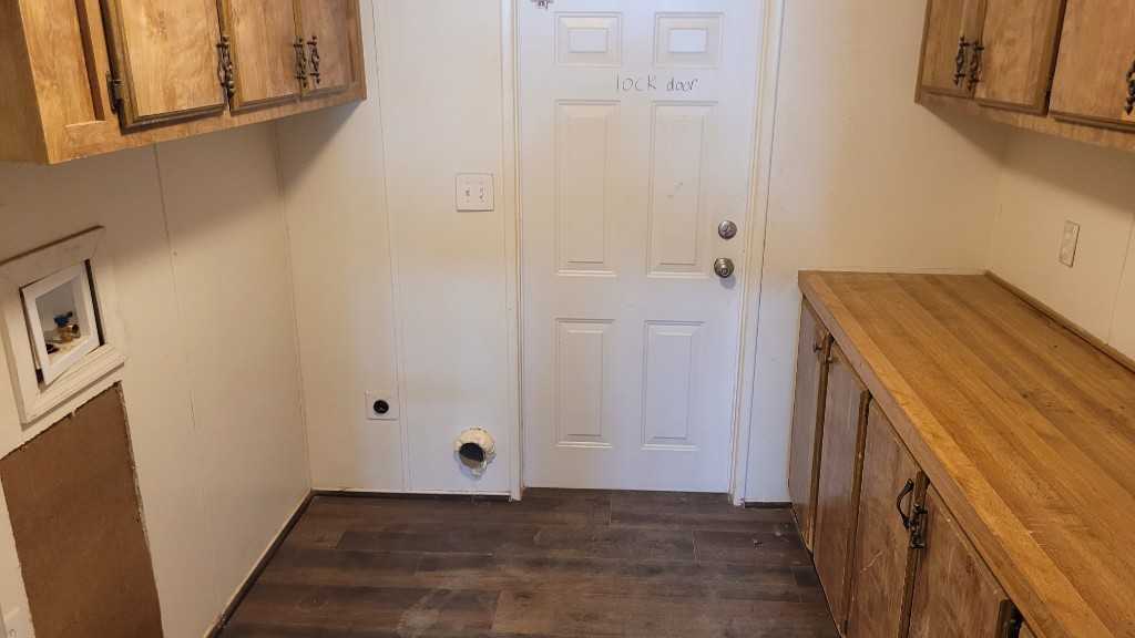 1216 N 359th Ave - Photo 2 of 8