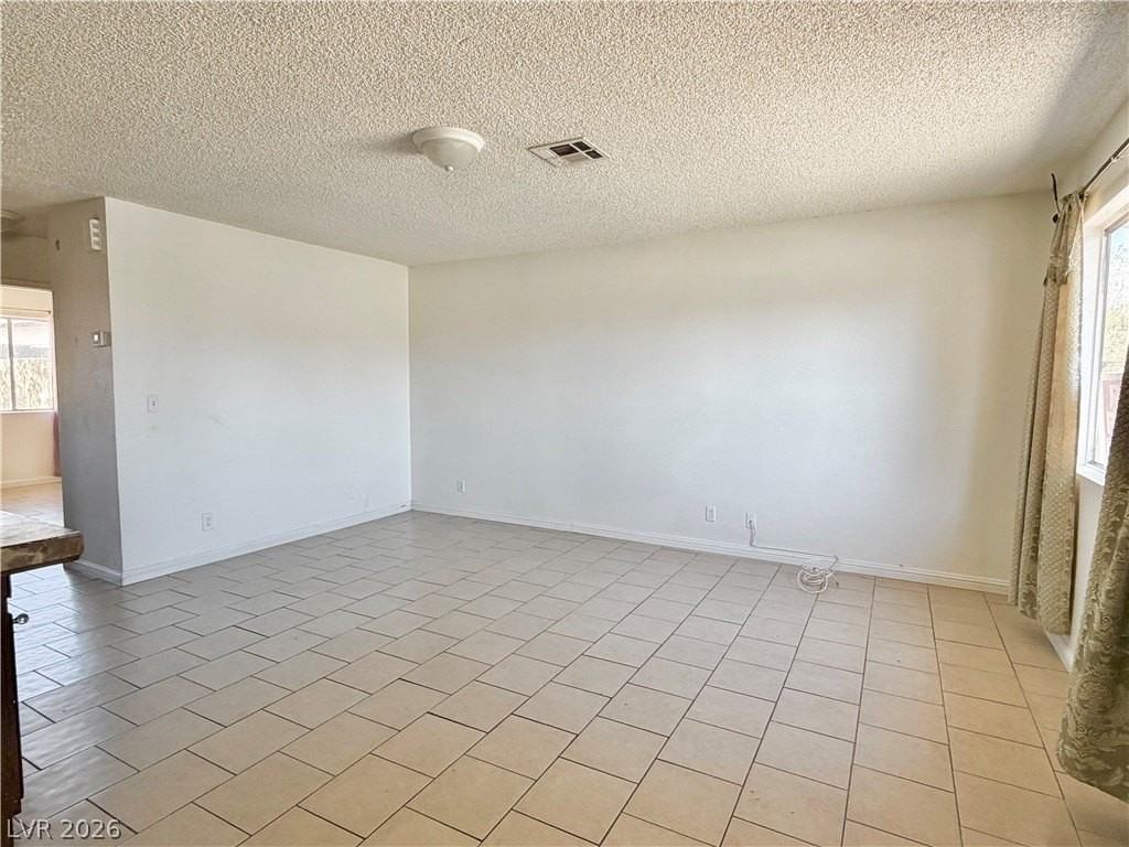 3717 Lillis Ave #B - Photo 3 of 7