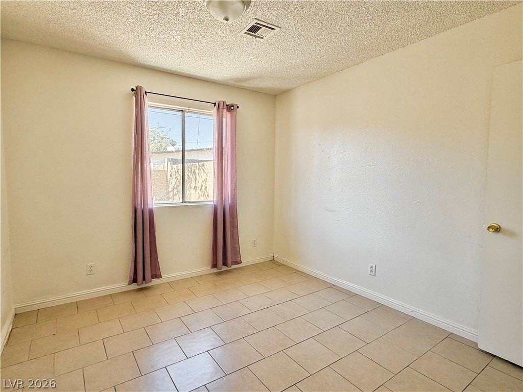 3717 Lillis Ave #B - Photo 6 of 7