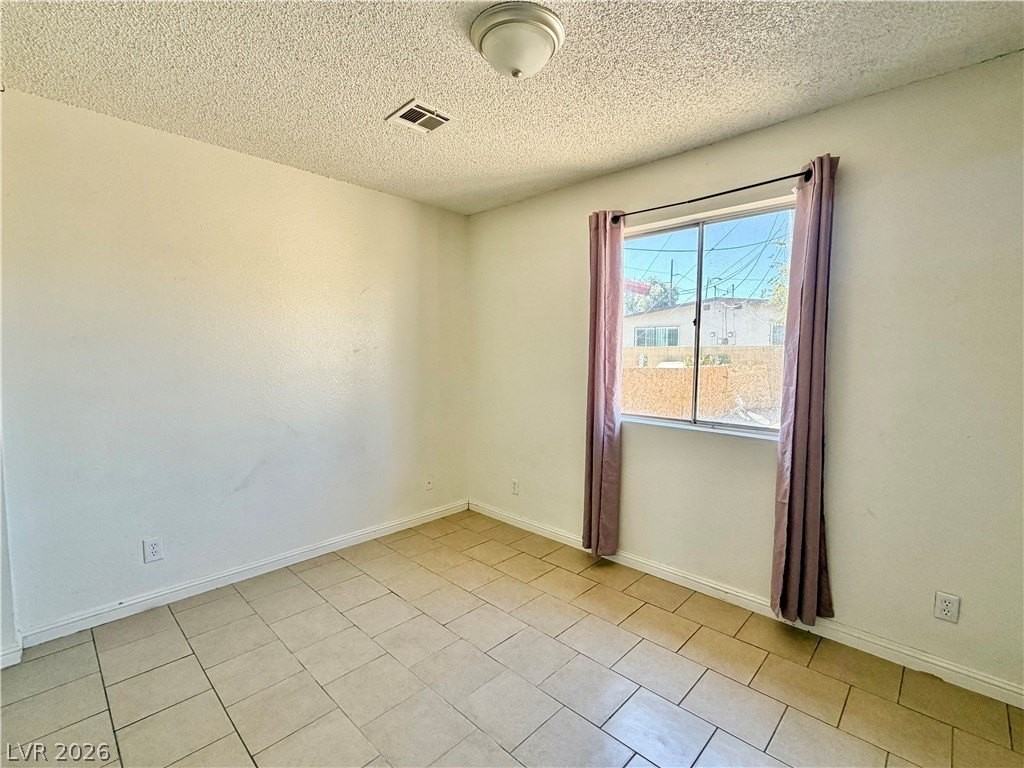 3717 Lillis Ave #B - Photo 7 of 7