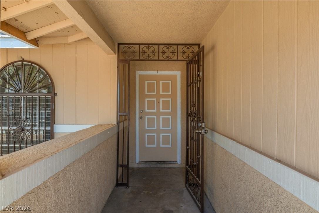 1866 Ludington Ave - Photo 5 of 34
