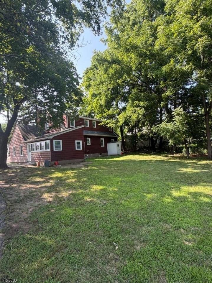 1016 Valley Rd - Photo 2 of 22
