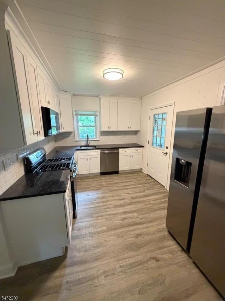 1016 Valley Rd - Photo 4 of 22