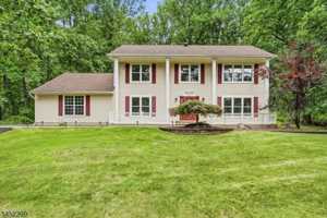 featured image of 9 Stirrup Way