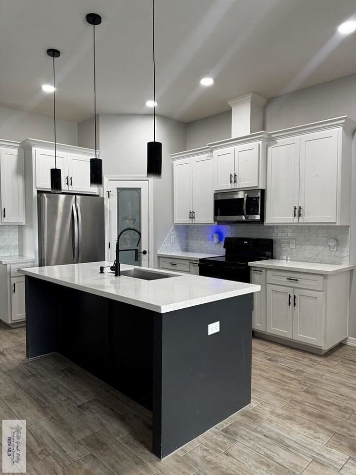 494 Marcelo St - Photo 4 of 12