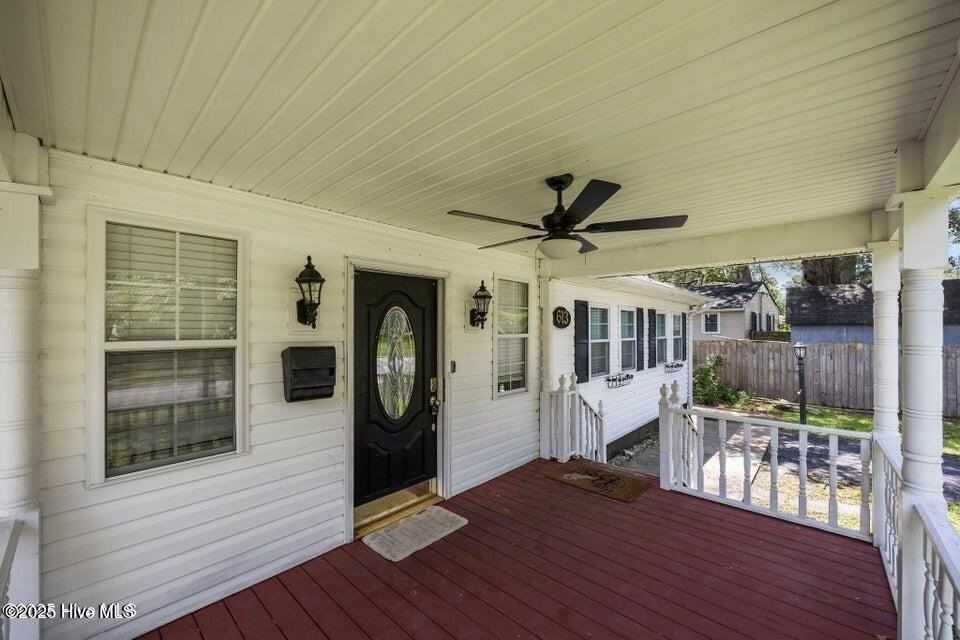 613 Maple St - Photo 3 of 23
