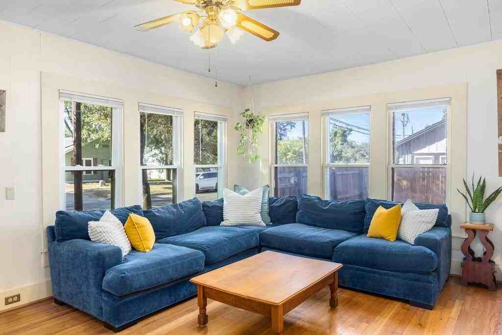 324 Lytle St - Photo 5 of 24