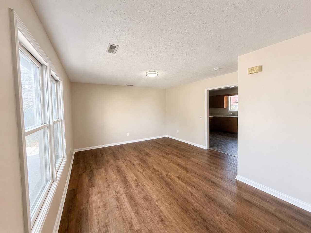 310 Pigeon Ct - Photo 2 of 9