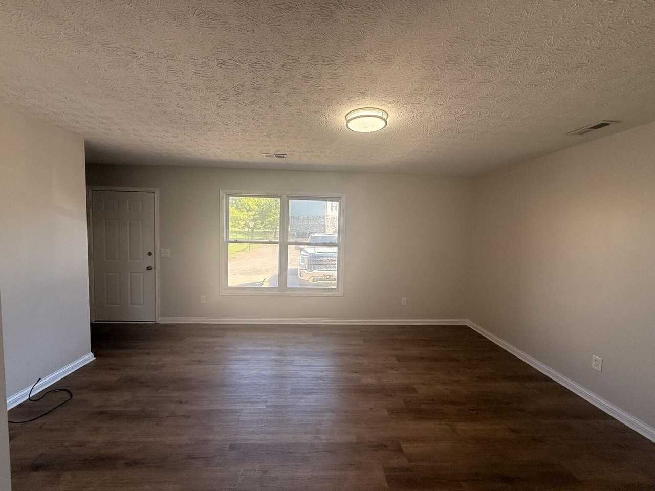 310 Pigeon Ct - Photo 3 of 9