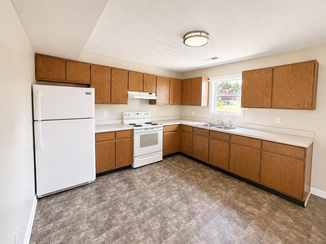 310 Pigeon Ct - Photo 4 of 9