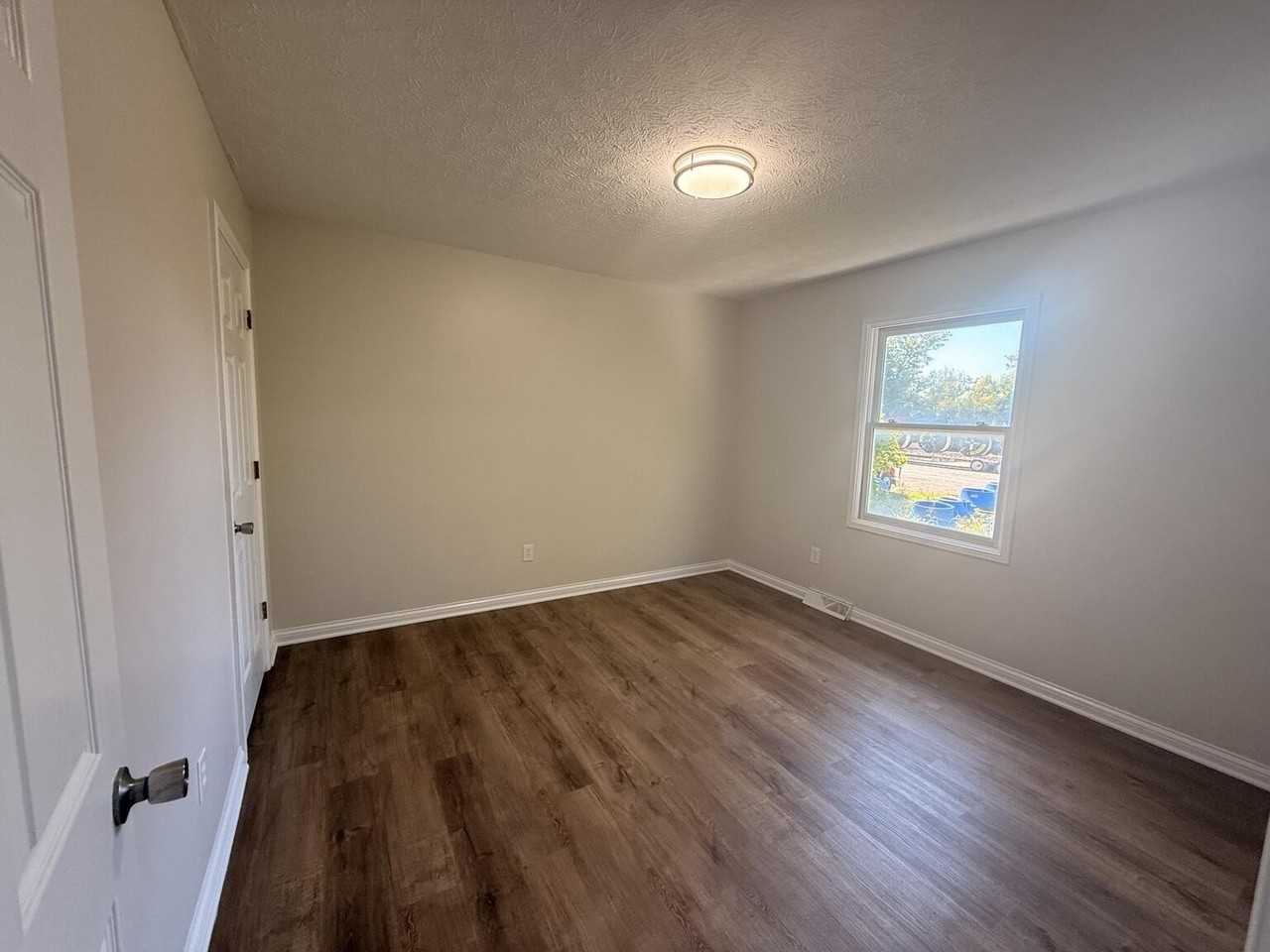 310 Pigeon Ct - Photo 7 of 9