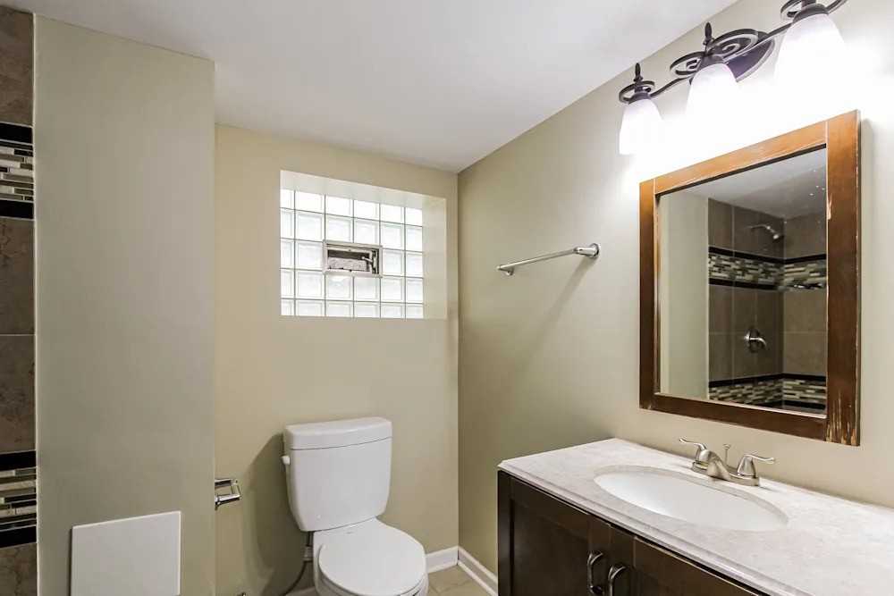 6042 West Bryn Mawr Avenue - Photo 4 of 8