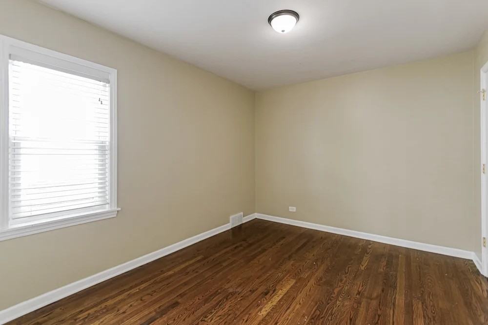 6042 West Bryn Mawr Avenue - Photo 5 of 8