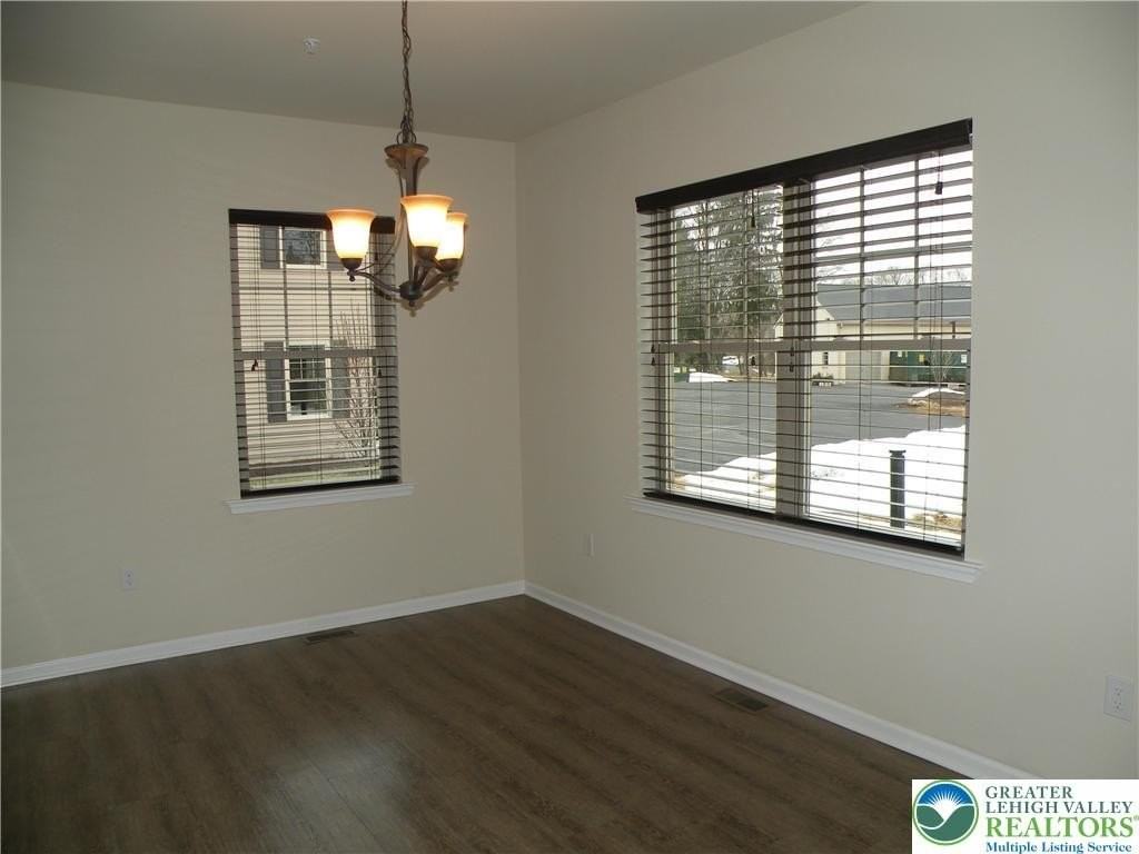 631 Linden St - Photo 6 of 9