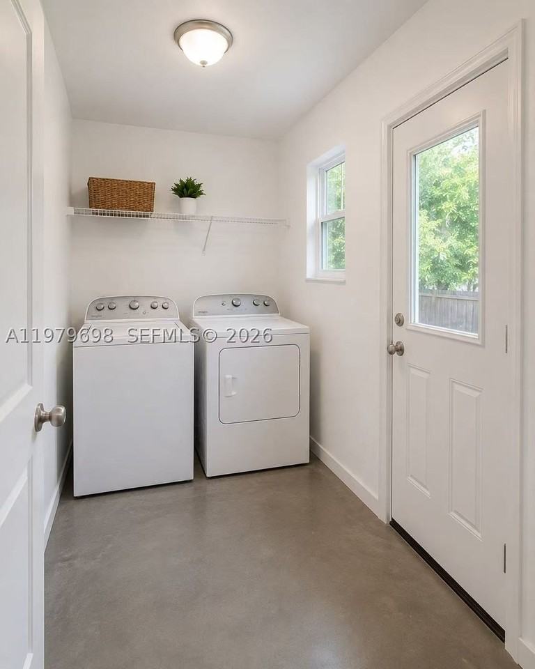 374 Nw 31st Ave - Photo 4 of 10