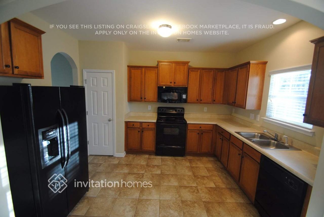 5001 Amethyst Dr - Photo 3 of 12