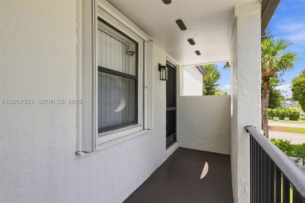11396 Taft St #11396 - Photo 4 of 38