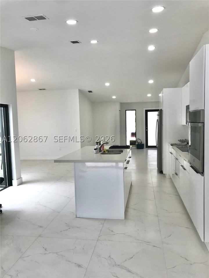 6651 Nw 173rd Ln #6651 - Photo 4 of 19