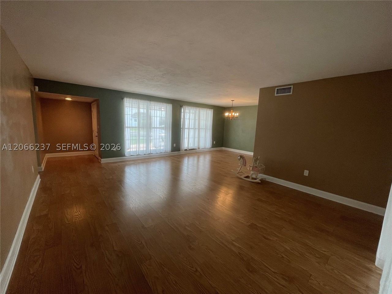 9301 Sw 54th St - Photo 4 of 50