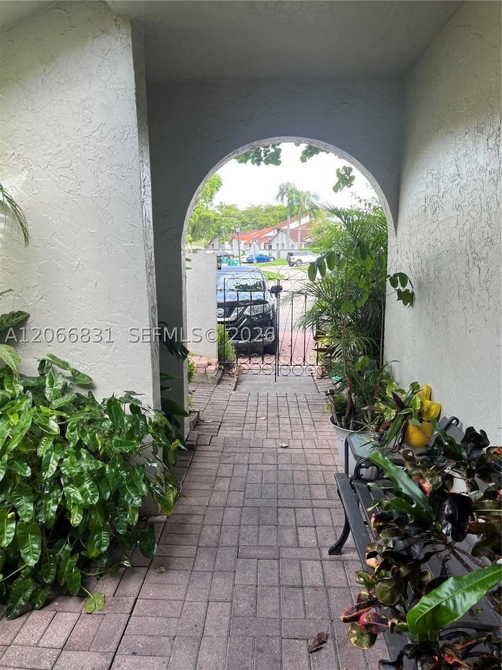 17919 Nw 66th Ct - Photo 5 of 29