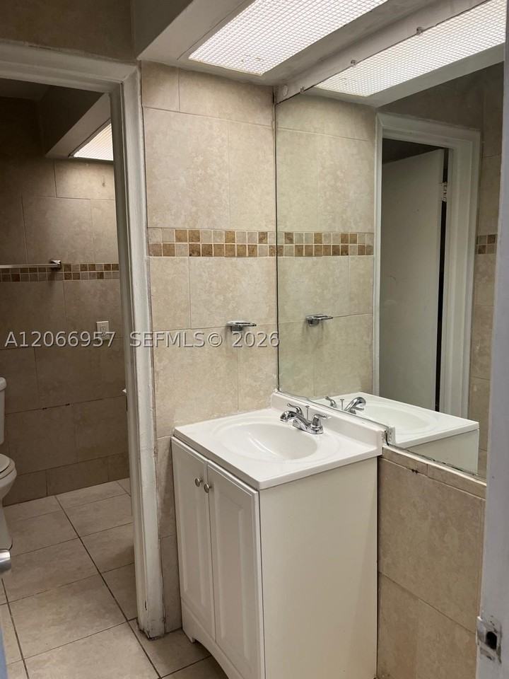 7721 Sw 10th Ct #D - Photo 4 of 9