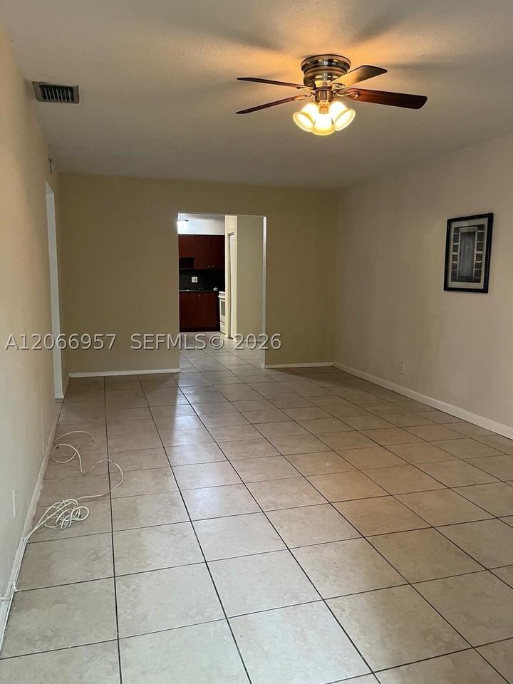 7721 Sw 10th Ct #D - Photo 5 of 9