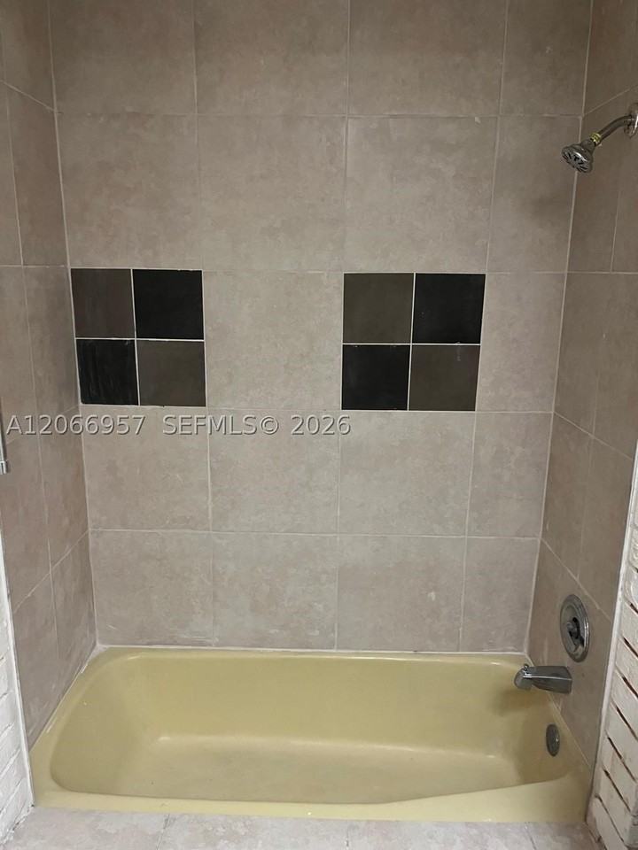 7721 Sw 10th Ct #D - Photo 6 of 9