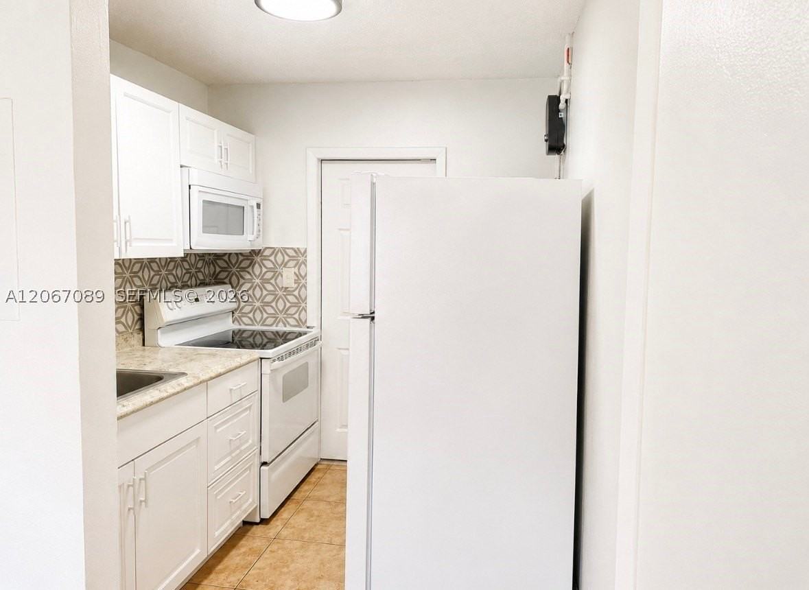 272 Sw 3rd St #AD - Photo 5 of 11