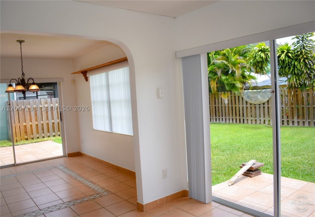 11759 Sw 117th Pl - Photo 6 of 24