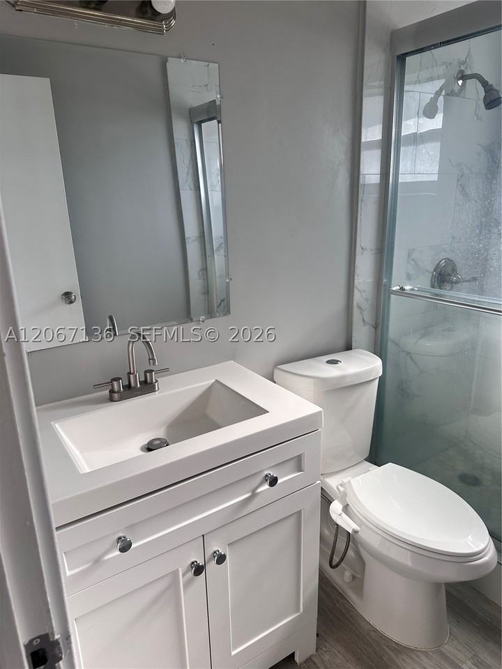 1925 Ne 26th St #1 - Photo 5 of 8