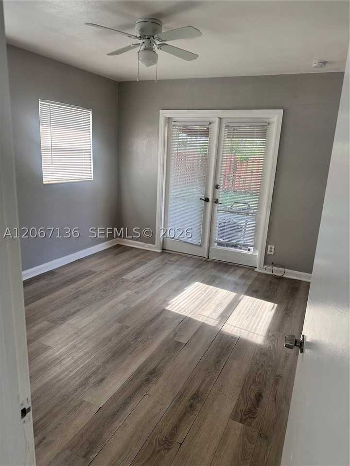 1925 Ne 26th St #1 - Photo 6 of 8