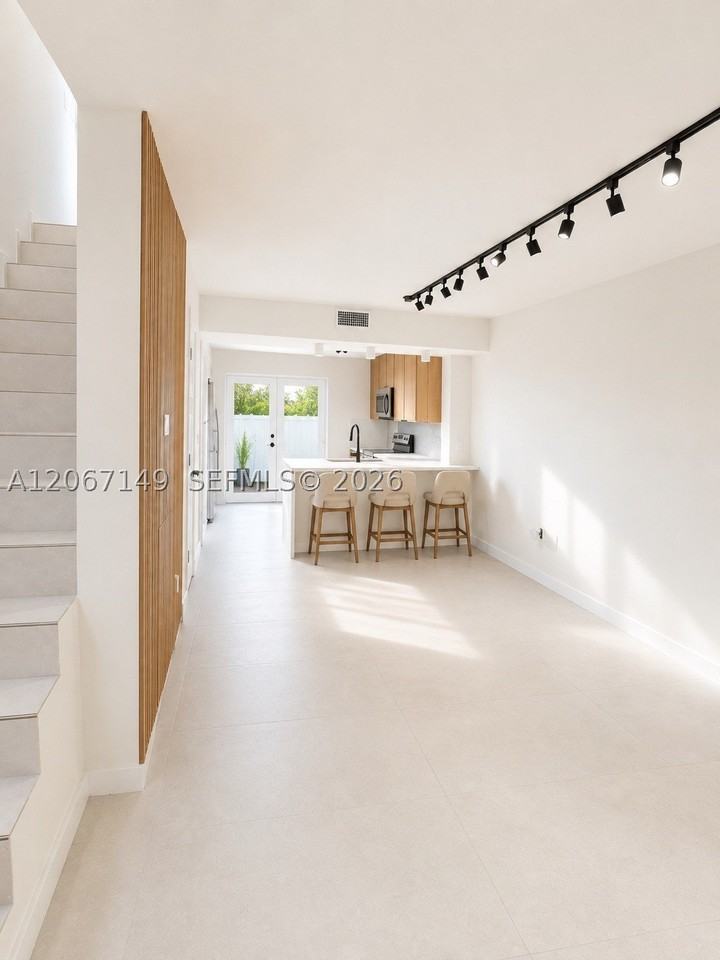 1220 Euclid Ave #2 - Photo 3 of 13