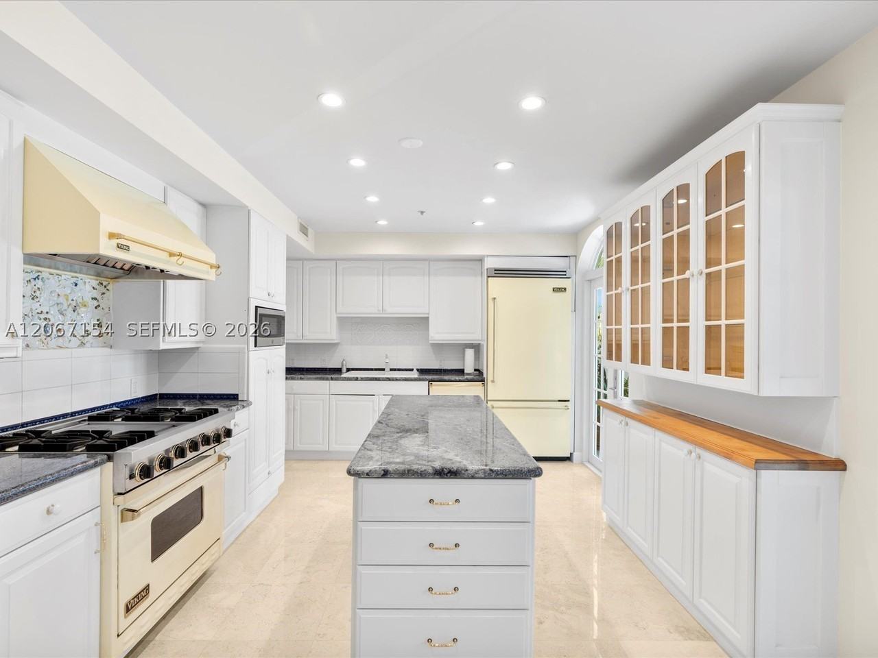 730 3rd St #101 - Photo 3 of 27