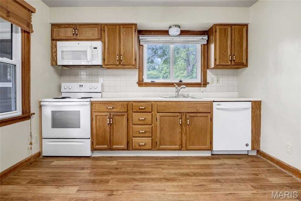 12320 Eckelmann Ln - Photo 3 of 33