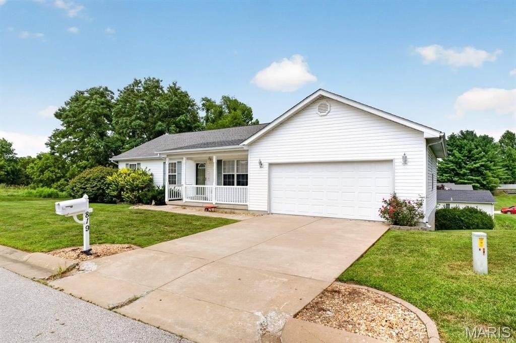 819 Tiffany Ct - Photo 3 of 26