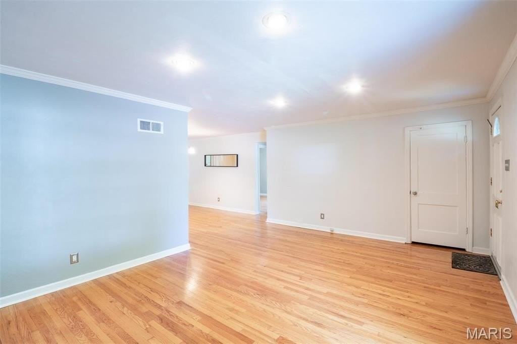 330 Calvert Ave - Photo 5 of 31