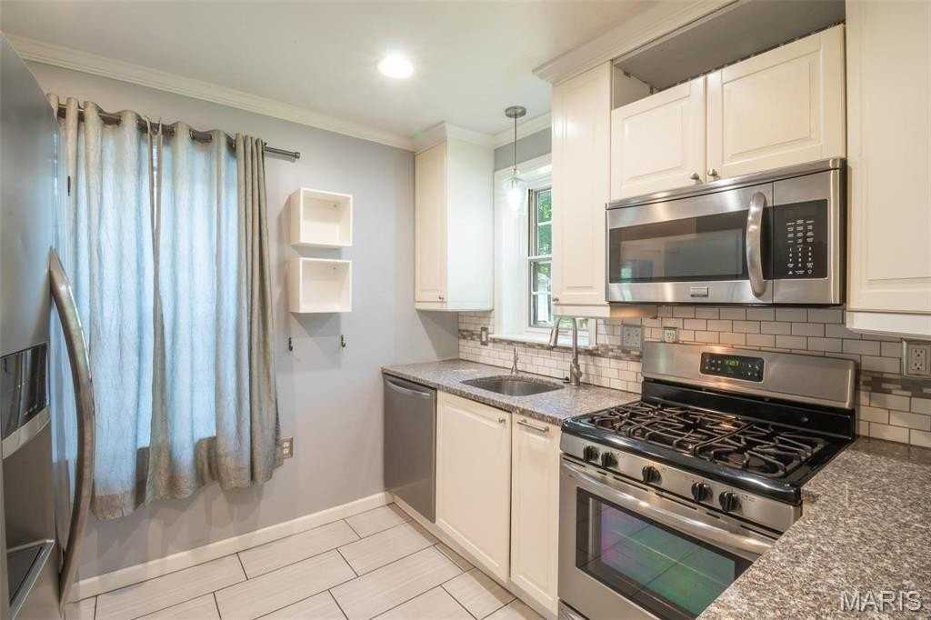 330 Calvert Ave - Photo 7 of 31