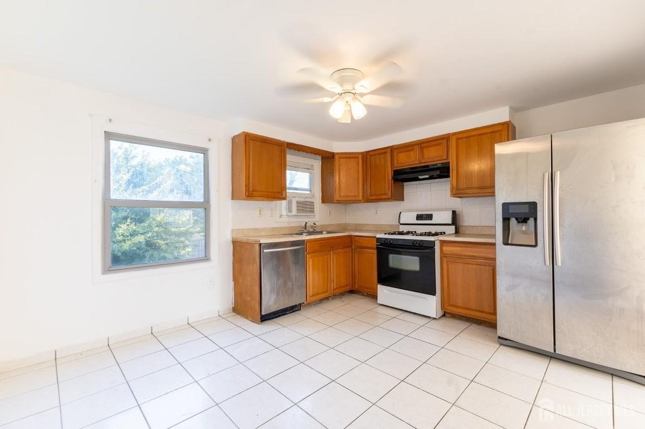 13 Gordon St #15 - Photo 7 of 14