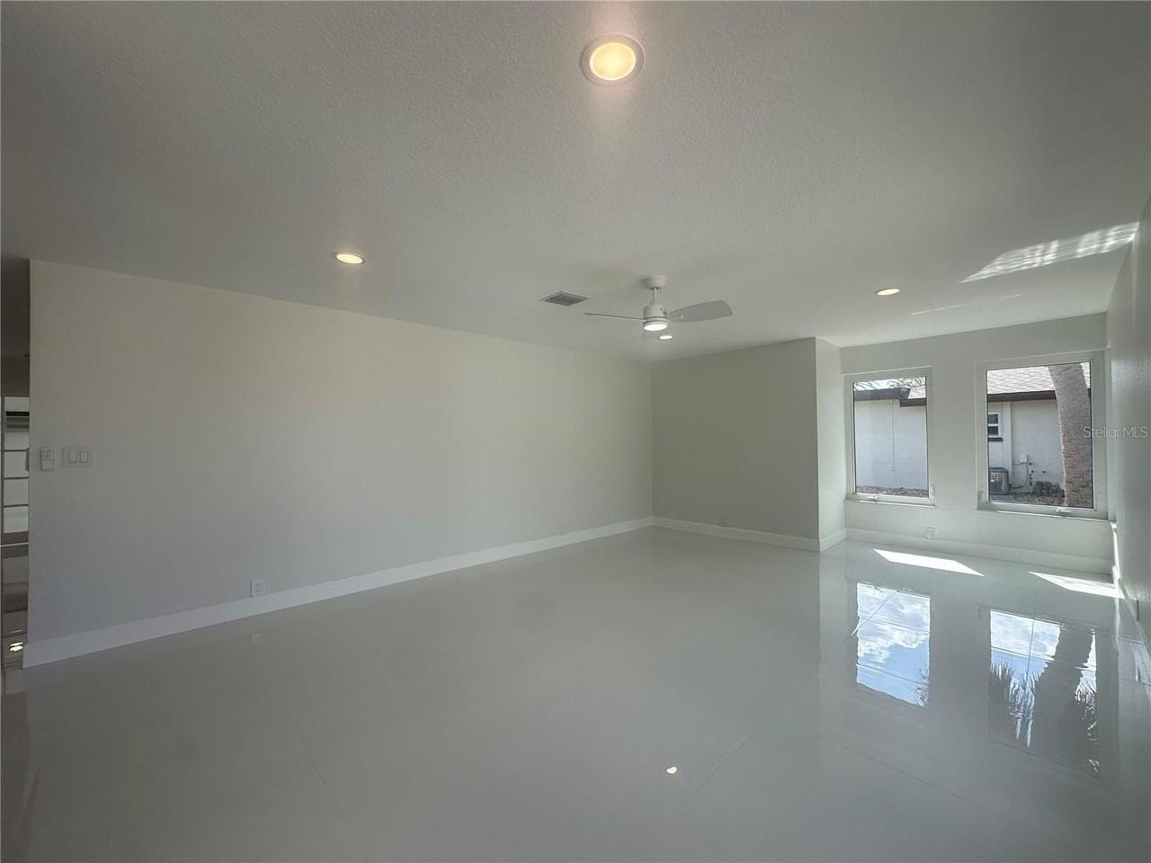 230 Annapolis Ln - Photo 6 of 23