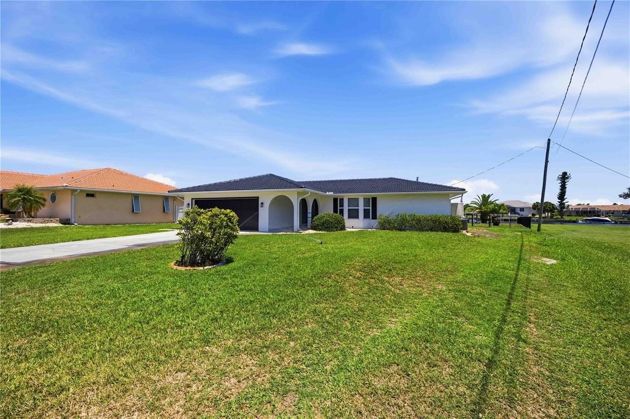 1933 Fairview Dr