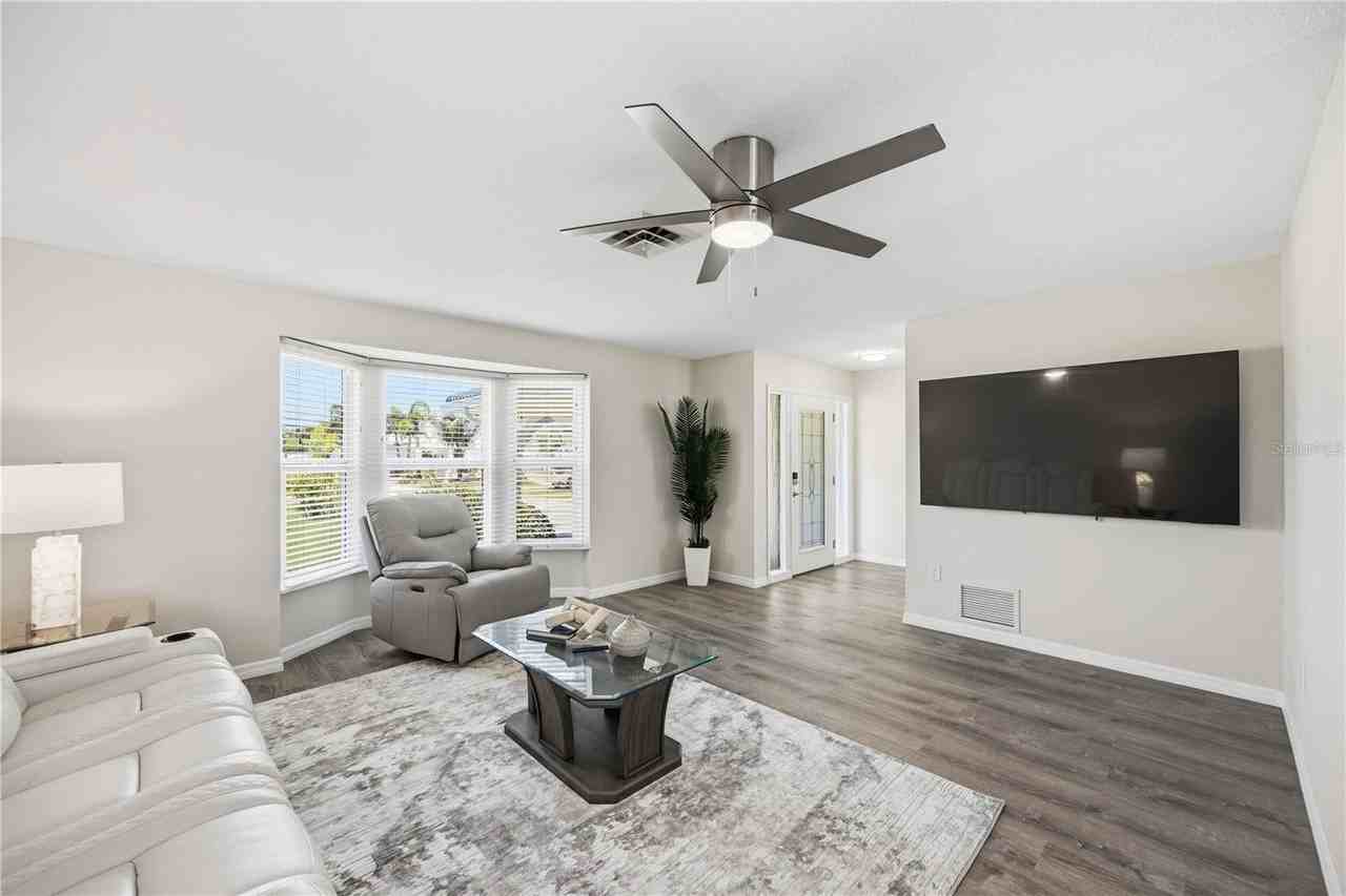 1933 Fairview Dr - Photo 6 of 45