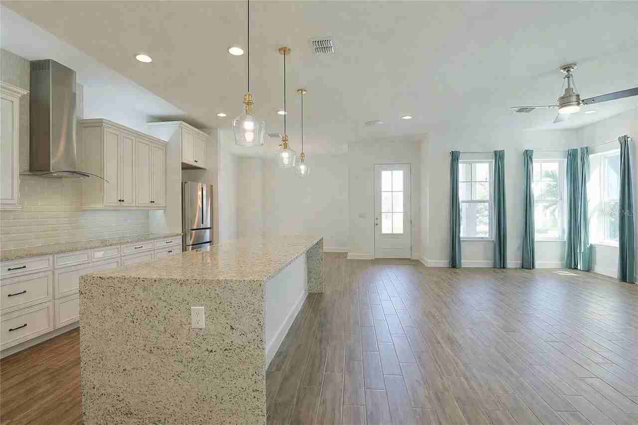 7038 Arnoldson St - Photo 6 of 43