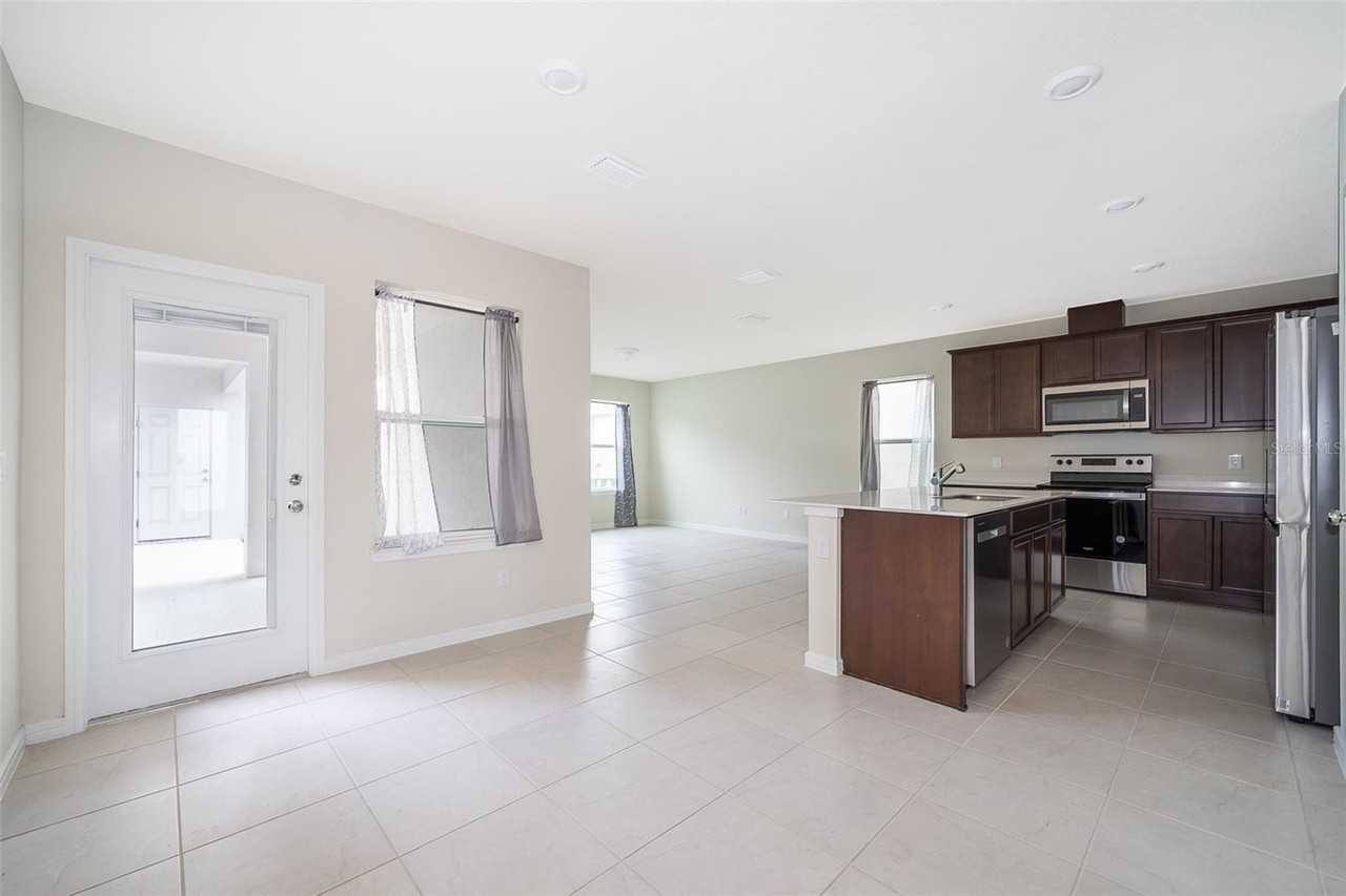 1941 Summer Serenity Dr - Photo 5 of 45