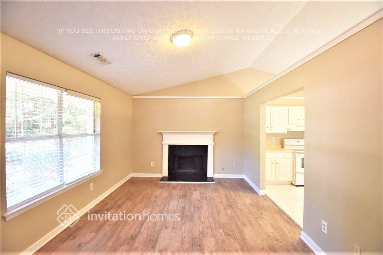 112 Old Hickory Pt - Photo 2 of 12